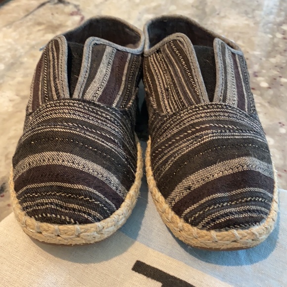 COPY - TOMS Espadrille Slip-Ons - Picture 7 of 8